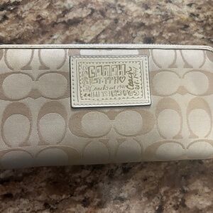 Coach - Large Wallet (Cream)